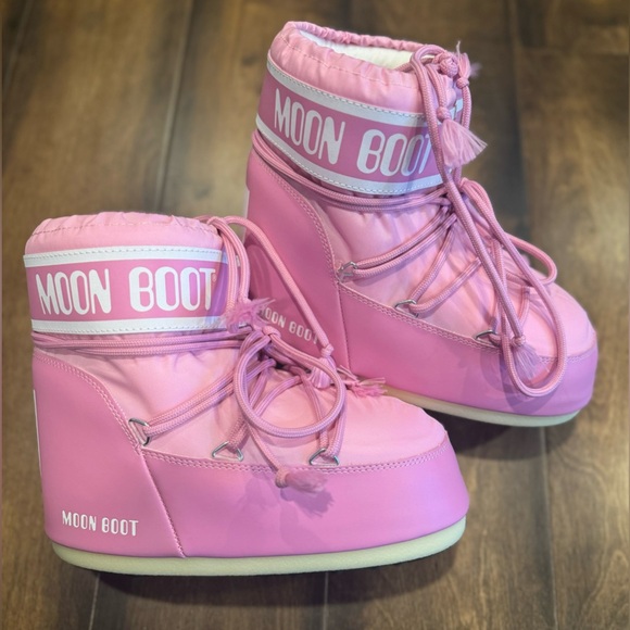 Moon Boot Pink Lace-Up Winter Boots with Branded Cuff - Picture 6 of 16
